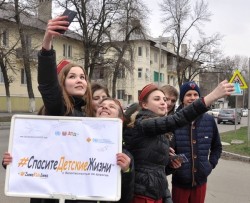 дети делают селфи ради безопасности дорог.jpeg (99.17 КБ) Просмотров: 1461 дети делают селфи ради безопасности дорог.jpeg