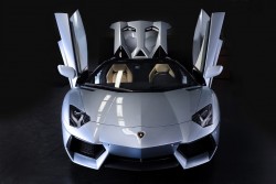 Lamborghini-Aventador-LP700-4-Roadster-4.jpg
